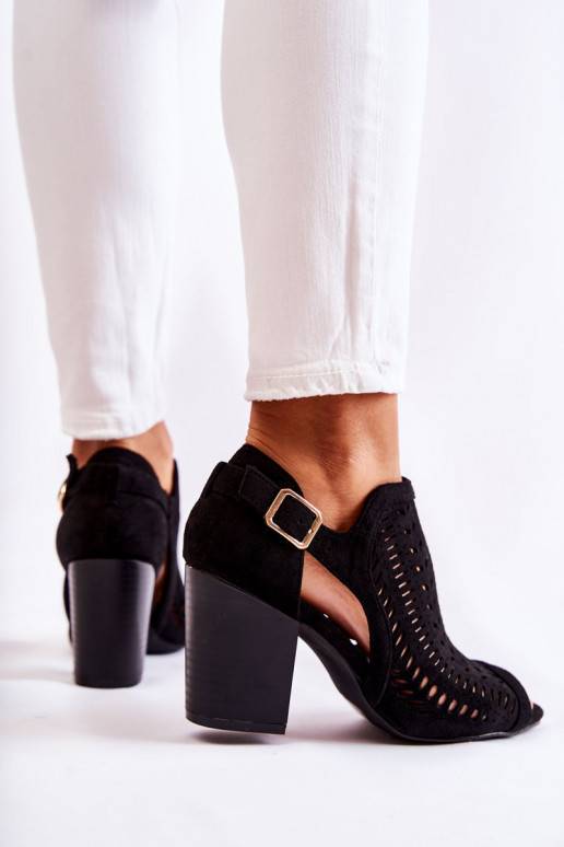 Naiste poolsaapad Cut Out  mustad Beyond Us