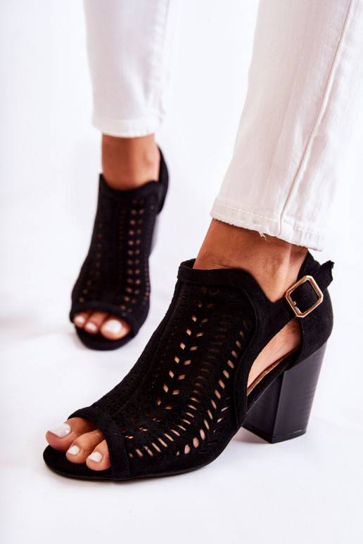 Naiste poolsaapad Cut Out  mustad Beyond Us