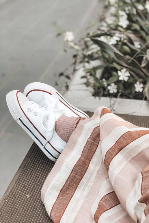 Laste vabaajajalatsid Klassikalise mudeli valget värvi Filemon