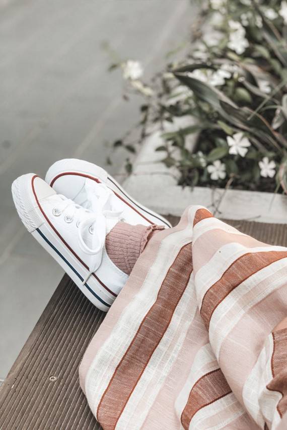 Laste vabaajajalatsid Klassikalise mudeli valget värvi Filemon