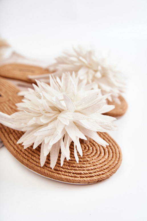   Plätud moodsad varbavahe-sandaalid  valget värvi Eviana