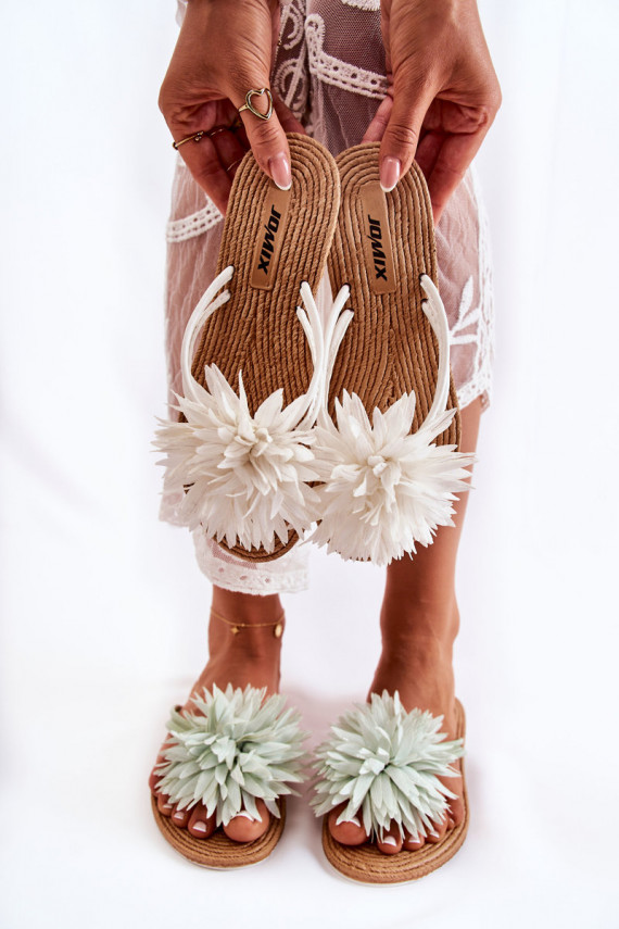   Plätud moodsad varbavahe-sandaalid  valget värvi Eviana