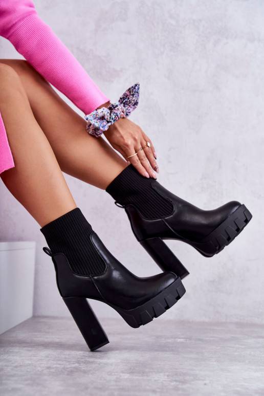 Naiste poolsaapad   mustad Adalyn