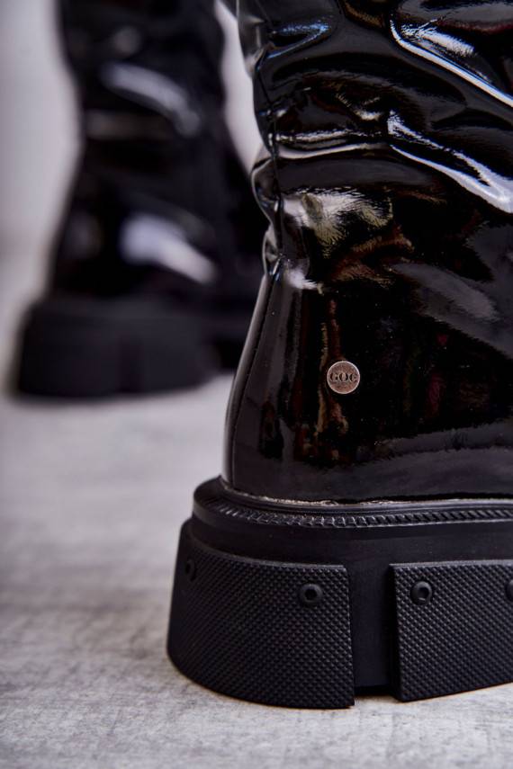 Laque pika säärega saapad  laiade nööridega GOE KK2N4023 mustad