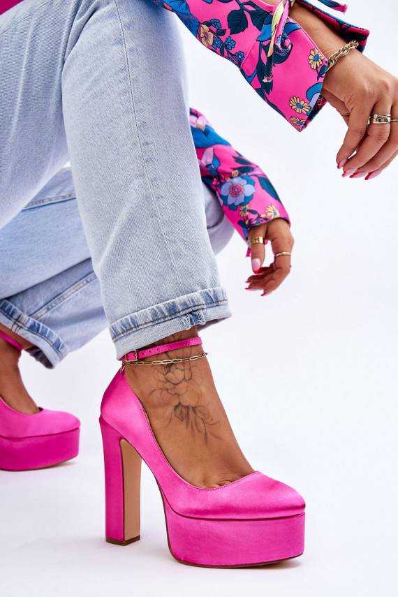 Moekad Kingad  tumeroosad värvi Hayden