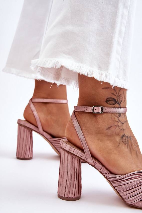 moodsad sandaalid lipsukesega kõrge jämeda kontsaga beeži värvi Callum