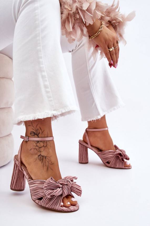 moodsad sandaalid lipsukesega kõrge jämeda kontsaga beeži värvi Callum