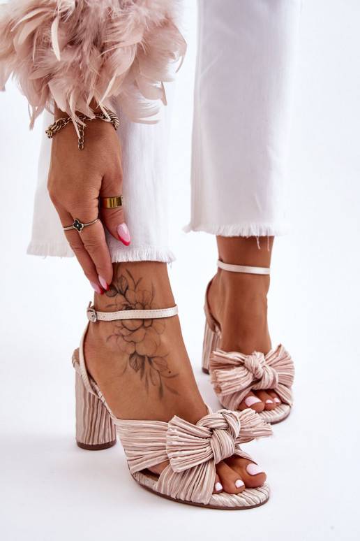 moodsad sandaalid lipsukesega kõrge jämeda kontsaga Elevandiluu värvi Callum